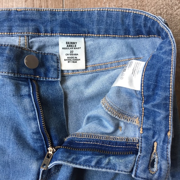 SOLD     H&M Light Washed Skinny Ankle Blue Jeans - Picture 4 of 8